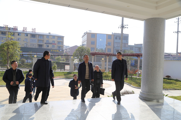01肖笛院长来刘河法庭调研_副本600.jpg