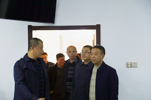 04参观科技法庭_副本600.jpg