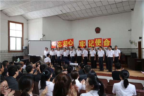 09执行局合唱《打靶归来》.jpg