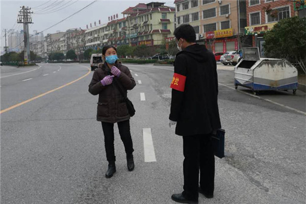 03张羽早晨执勤.jpg
