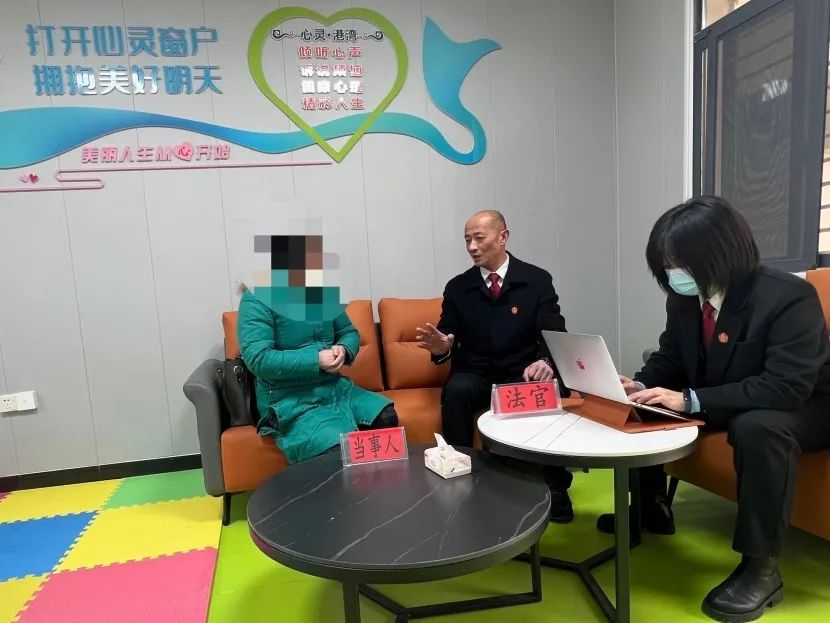 谈话.jpg